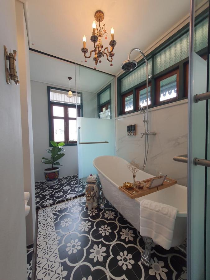 The Knight House Bangkok Apartment Exterior photo